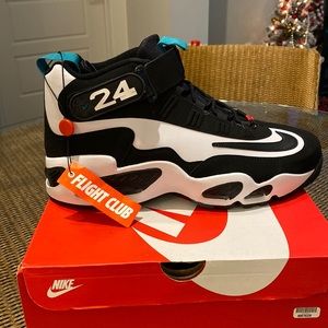 Air Griffey Max1 never been worn with flight club verification tag.